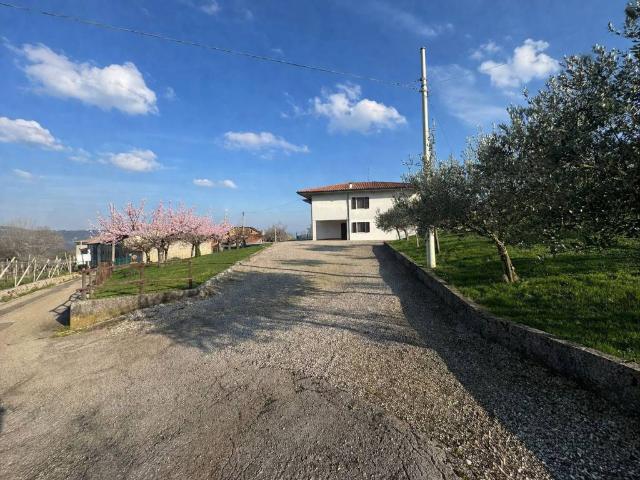 Villa Indipendente in vendita a Soave, Veneto