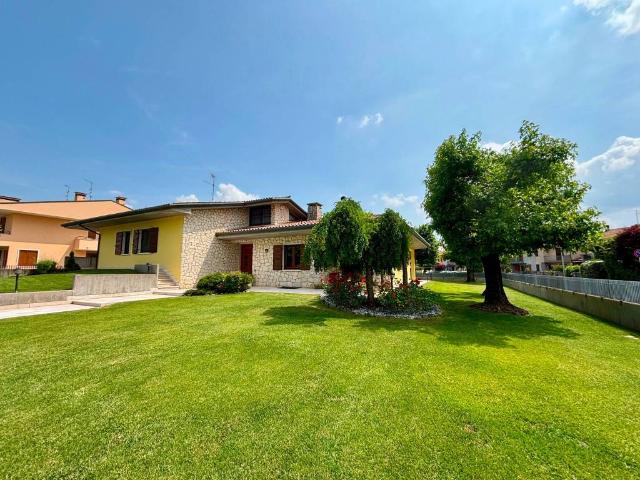 Villa Indipendente in vendita a Soave, Verona
