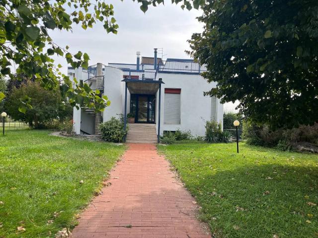 Villa Indipendente in vendita a Soave, Verona