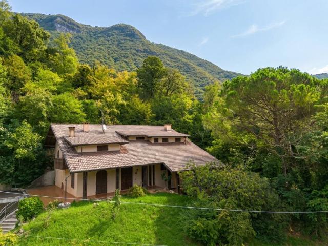 Villa Indipendente in vendita a Solagna, Veneto