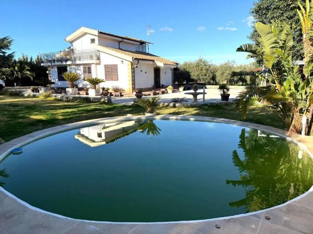 Villa Indipendente in vendita a Solarino, Sicilia