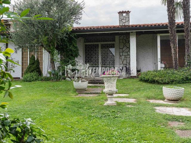 Villa Indipendente in vendita a Zona Industriale Corso Europa, Solaro