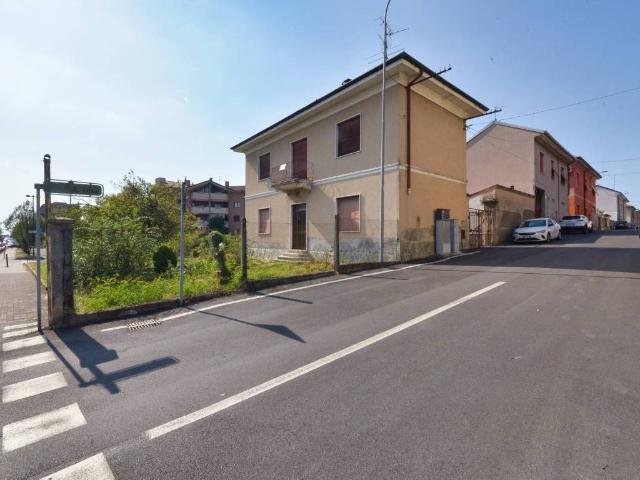 Villa Indipendente in vendita a Solaro, Lombardia
