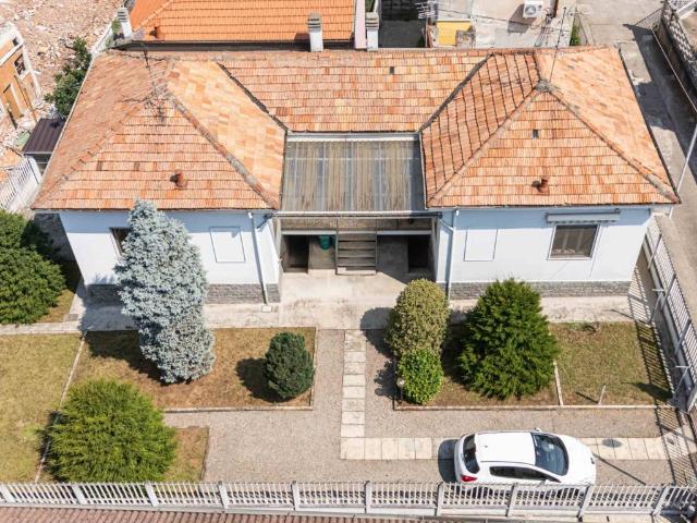 Villa Indipendente in vendita a Solaro, Lombardia