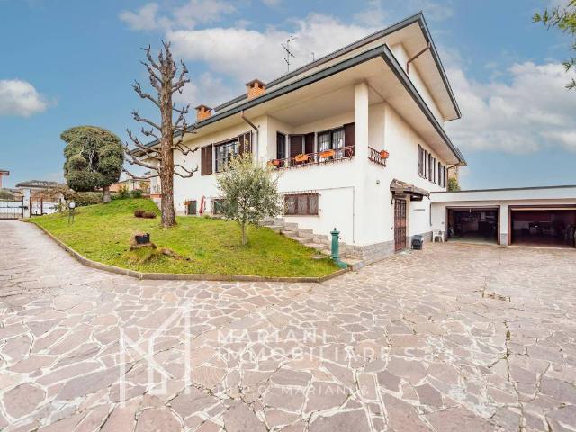 Villa Indipendente in vendita a Solaro, Lombardia