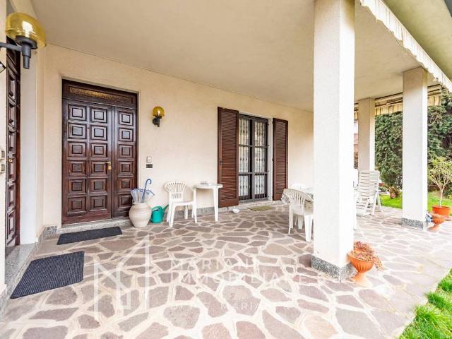 Villa Indipendente in vendita a Solaro, Lombardia