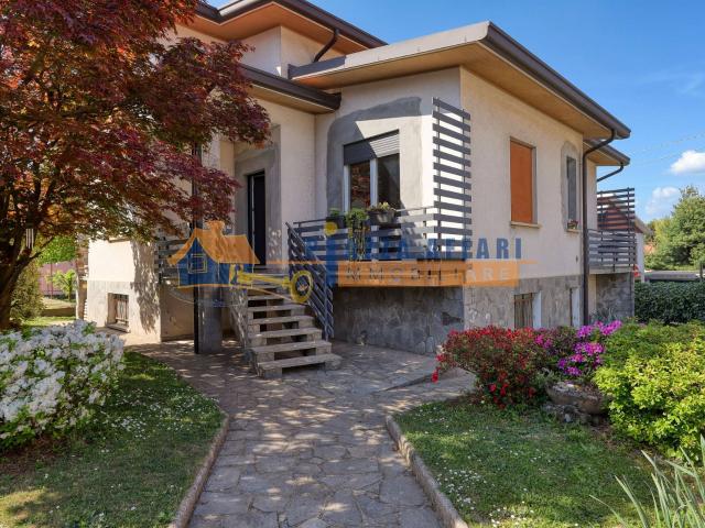 Villa Indipendente in vendita a Monte, Solbiate Arno