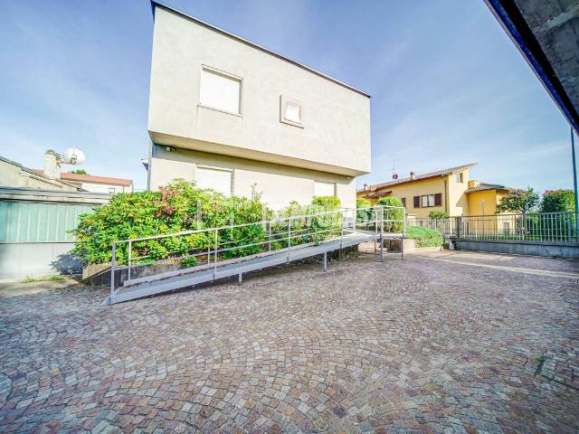 Villa Indipendente in vendita a Monte, Solbiate Arno