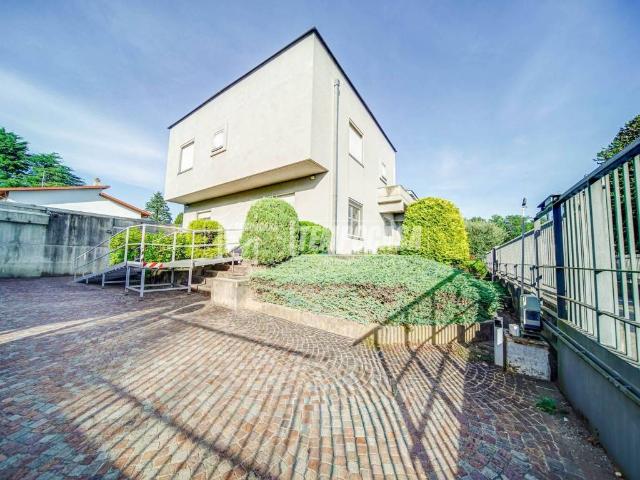 Villa Indipendente in vendita a Monte, Solbiate Arno