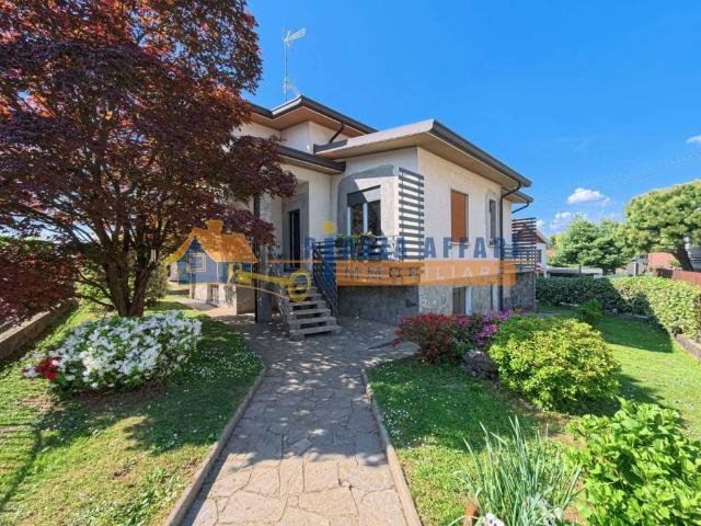 Villa Indipendente in vendita a Monte, Solbiate Arno