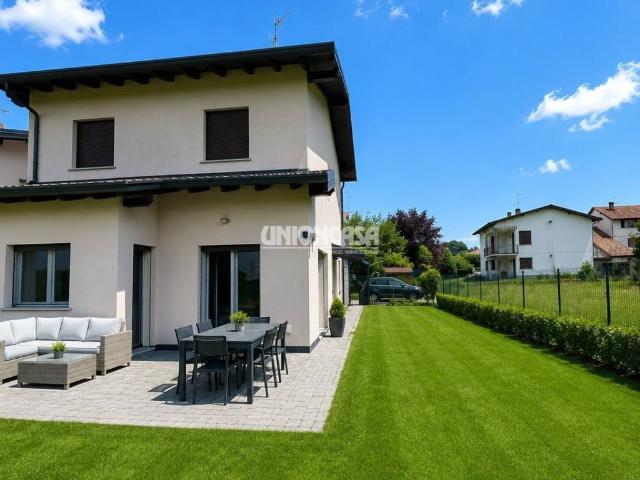 Villa Indipendente in vendita a Solbiate con Cagno, Concagno