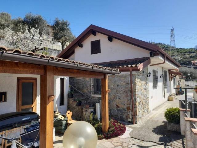 Villa Indipendente in vendita a Soldano, Liguria