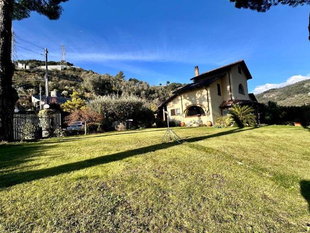Villa Indipendente in vendita a Soldano, Liguria