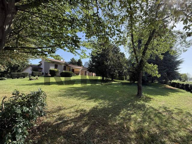 Villa Indipendente in vendita a Solferino, Mantova