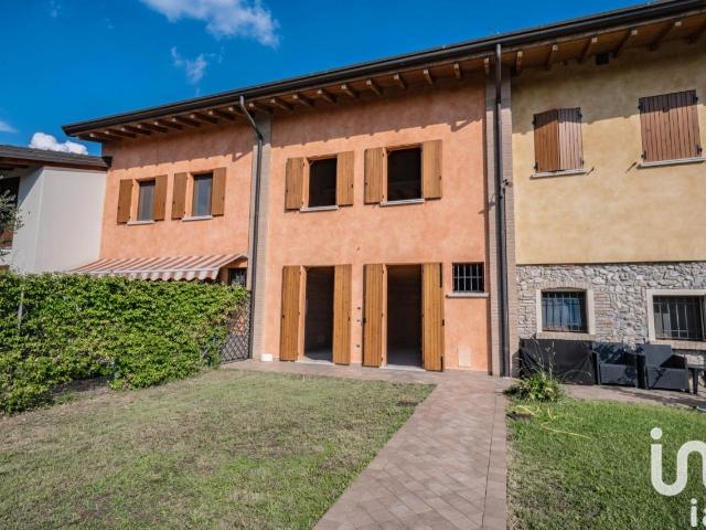 Villa Indipendente in vendita a Solferino, Lombardia