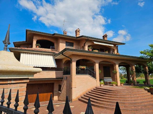 Villa Indipendente in vendita a Unione delle Terre d'Argine, Soliera