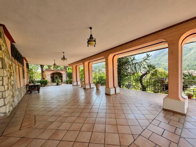 Villa Indipendente in vendita a Solofra, Campania