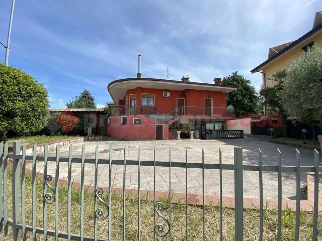 Villa Indipendente in vendita a Solza, Lombardia
