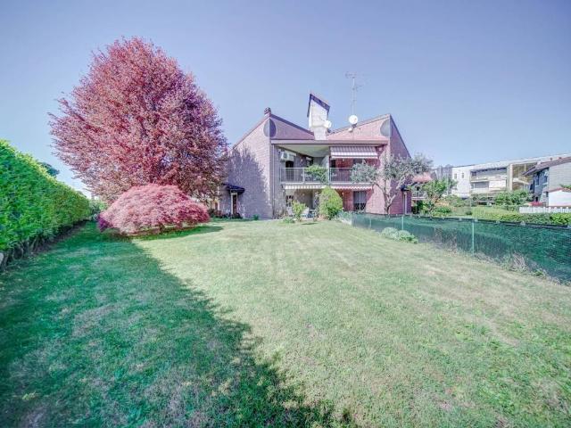 Villa Indipendente in vendita a Mezzana, Somma Lombardo