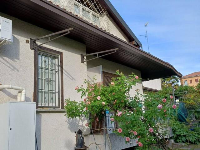 Villa Indipendente in vendita a Mezzana, Somma Lombardo