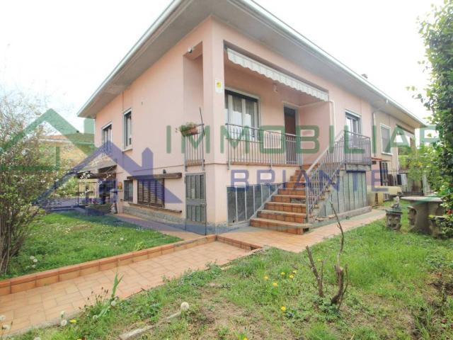Villa Indipendente in vendita a Somma Lombardo, Lombardia
