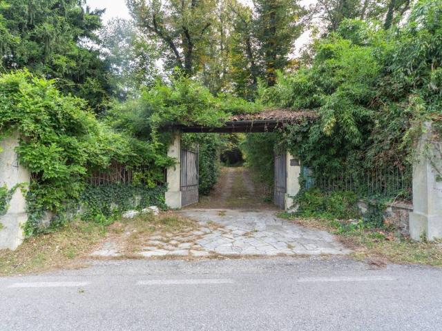 Villa Indipendente in vendita a Mezzana, Somma Lombardo