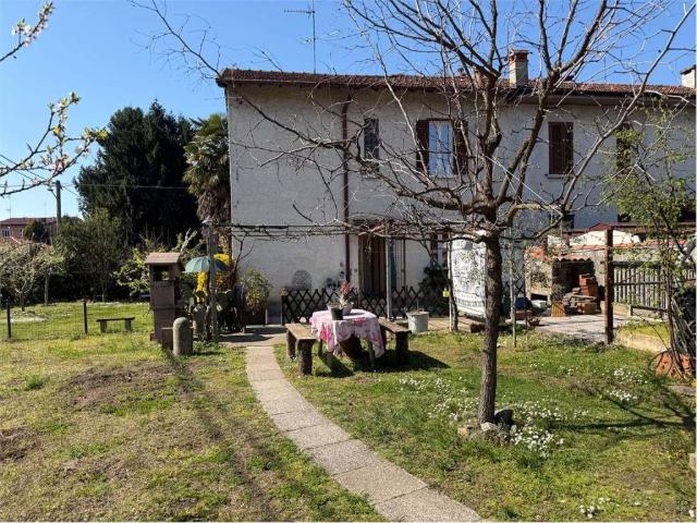Villa Indipendente in vendita a Mezzana, Somma Lombardo