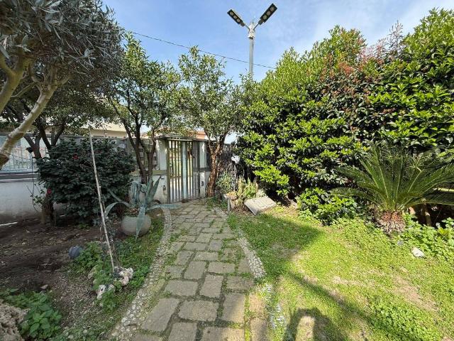 Villa Indipendente in vendita a Somma Vesuviana, Campania