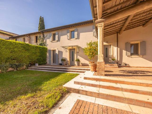 Villa Indipendente in vendita a Sommacampagna, Veneto