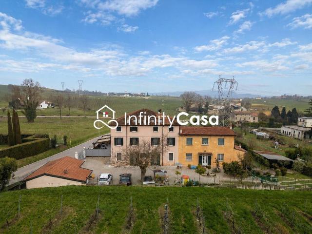 Villa Indipendente in vendita a Sommacampagna, Veneto