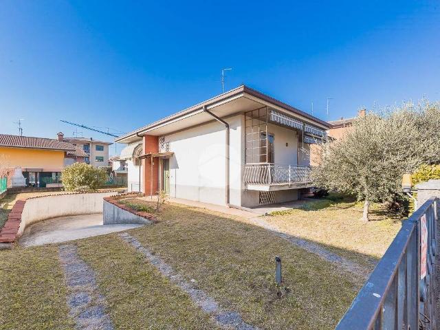 Villa Indipendente in vendita a Sommacampagna, Veneto