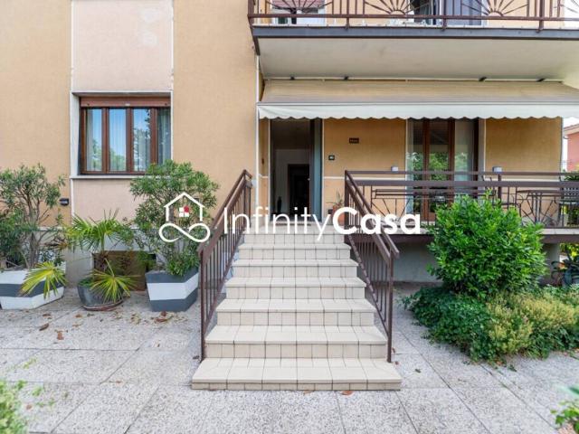 Villa Indipendente in vendita a Sommacampagna, Veneto