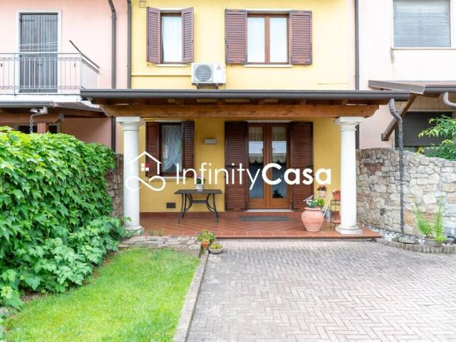 Villa Indipendente in vendita a Sommacampagna, Veneto