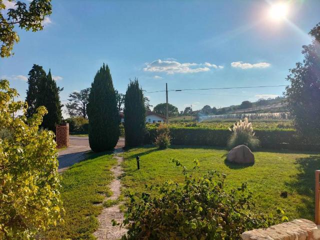 Villa Indipendente in vendita a Sommacampagna, Veneto