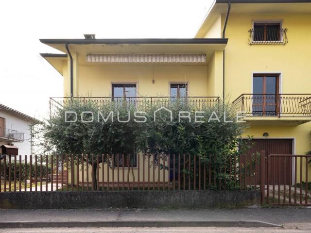Villa Indipendente in vendita a Sommacampagna, Veneto