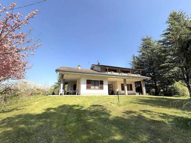 Villa Indipendente in vendita a Sommariva del Bosco, Piemonte
