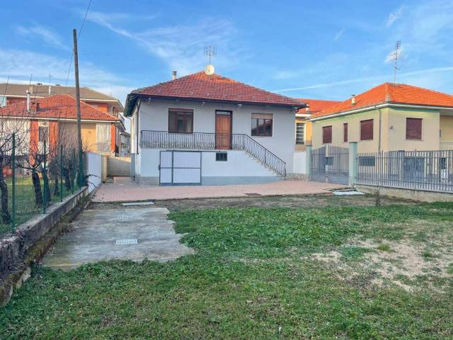 Villa Indipendente in vendita a Sommariva del Bosco, Piemonte