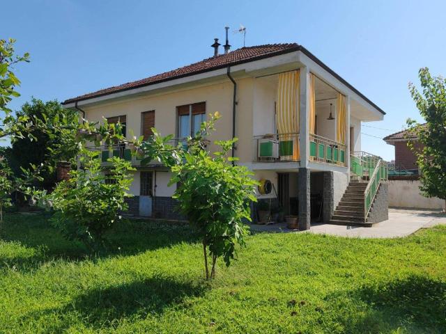Villa Indipendente in vendita a Sommariva del Bosco, Piemonte
