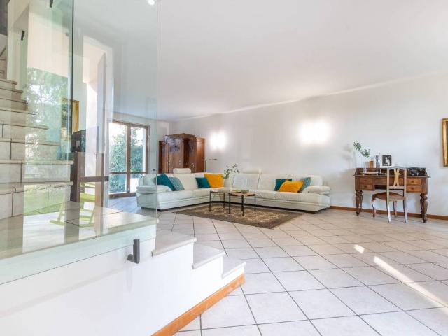 Villa Indipendente in vendita a Sona, Veneto