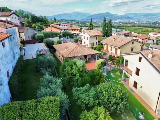 Villa Indipendente in vendita a Palazzolo, Sona