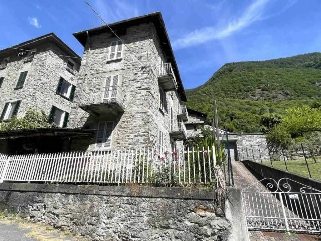 Villa Indipendente in vendita a Sondrio, Lombardia