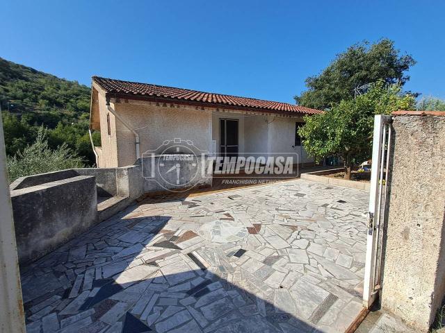 Villa Indipendente in vendita a Sonnino, Lazio