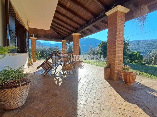 Villa Indipendente in vendita a Sonnino, Lazio