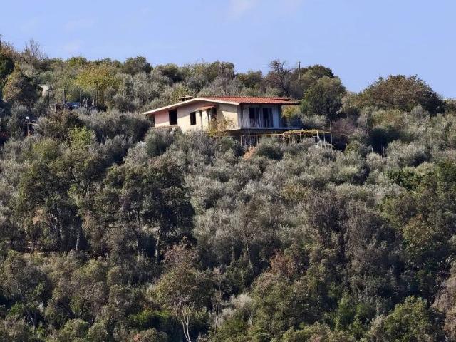 Villa Indipendente in vendita a Sonnino, Latina