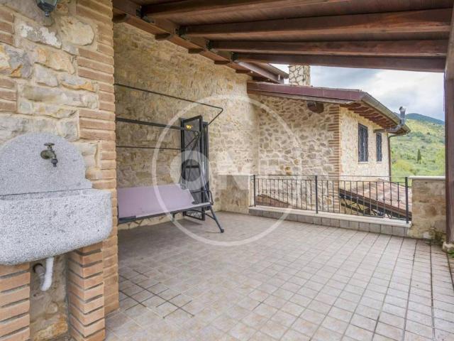 Villa Indipendente in vendita a Sonnino, Lazio