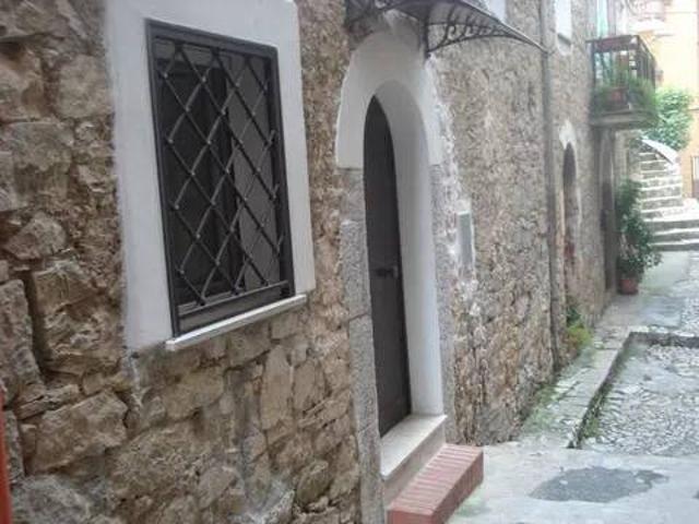 Villa Indipendente in vendita a Sonnino, Lazio