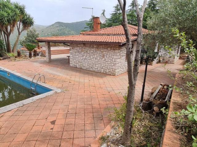 Villa Indipendente in vendita a Sonnino, Lazio