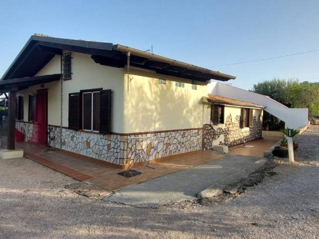 Villa Indipendente in vendita a Sonnino, Lazio