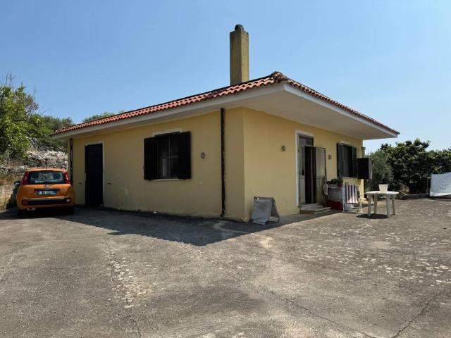 Villa Indipendente in vendita a Sonnino, Lazio