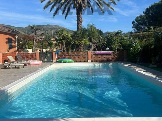 Villa Indipendente in vendita a Sonnino, Lazio